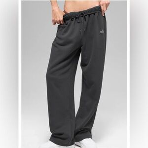 BEST SELLER Alo yoga accolade straight leg sweatpant anthracite
